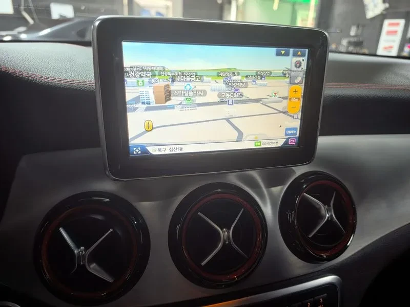 Mercedes-Benz GLA 4MATIC, снимка 15 - Автомобили и джипове - 54885068