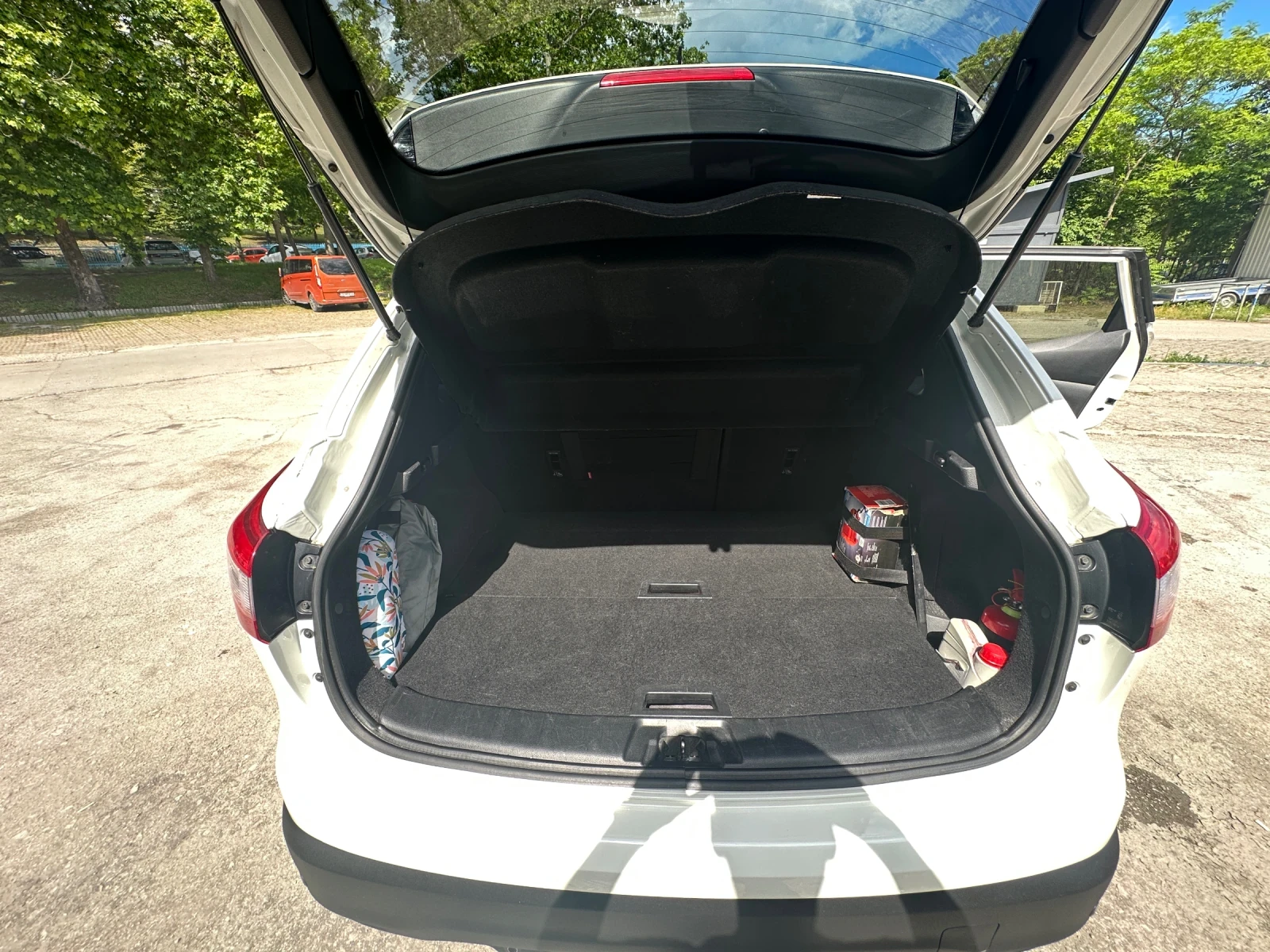 Nissan Qashqai, снимка 11 - Автомобили и джипове - 54902521