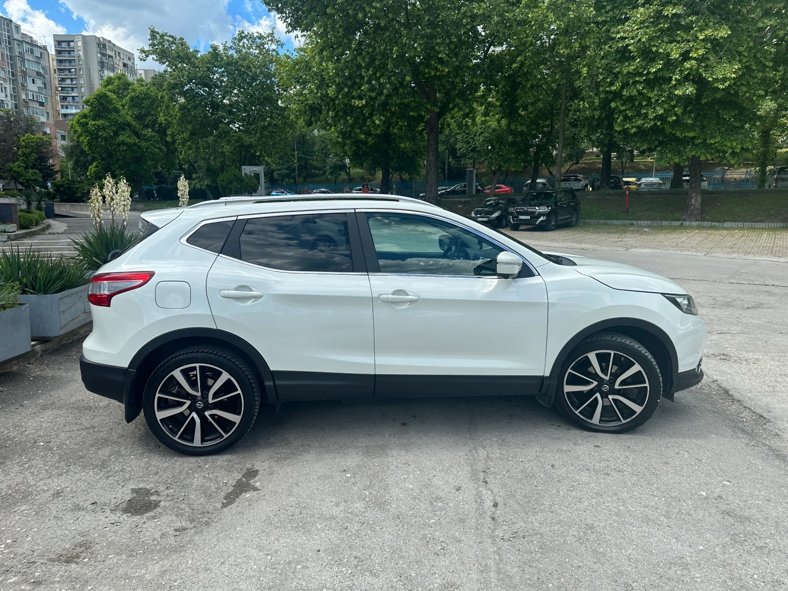 Nissan Qashqai, снимка 13 - Автомобили и джипове - 54902521