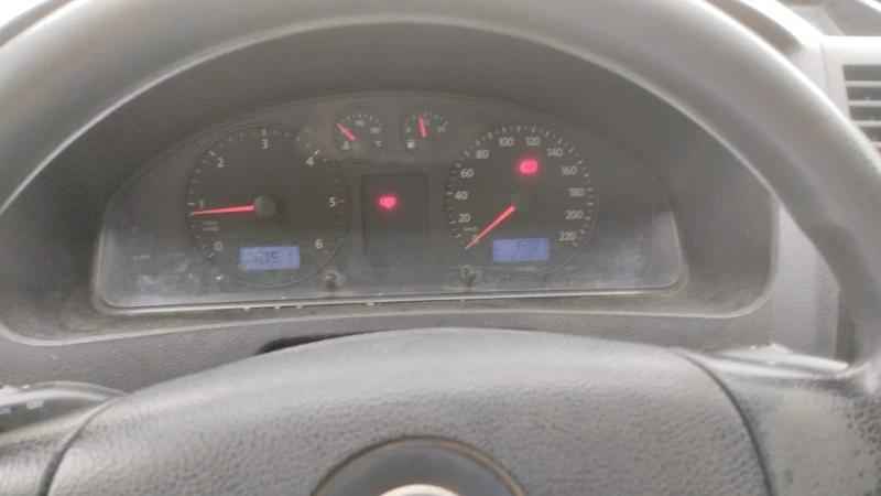 VW Transporter 1.9 TDI 102ks , 9 mesta Klima 275000 km, снимка 2 - Бусове и автобуси - 52868590