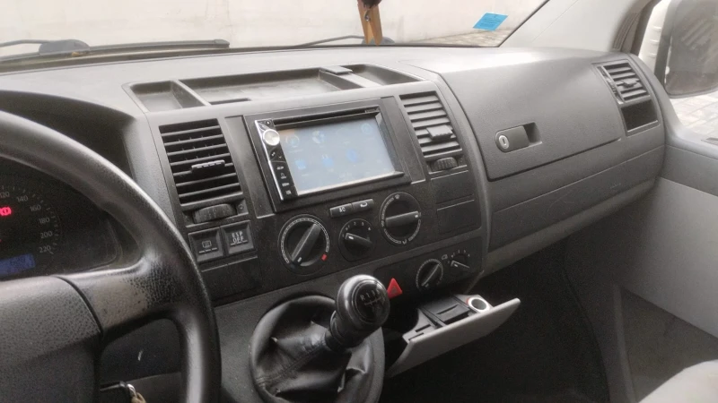VW Transporter 1.9 TDI 102ks , 9 mesta Klima 275000 km, снимка 9 - Бусове и автобуси - 52868590