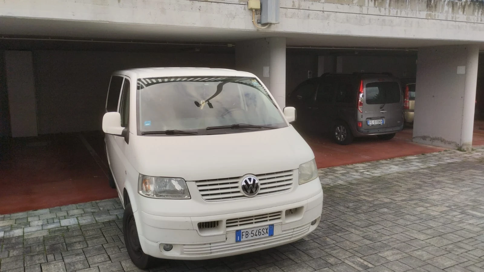 VW Transporter 1.9 TDI 102ks , 9 mesta Klima 275000 km, снимка 1