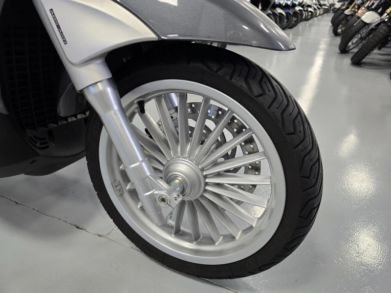 Piaggio Beverly 300ie, ABS-ASR, 2018г., снимка 11 - Мотоциклети и мототехника - 50615807