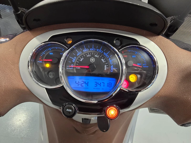 Piaggio Beverly 300ie, ABS-ASR, 2018г., снимка 10 - Мотоциклети и мототехника - 50615807