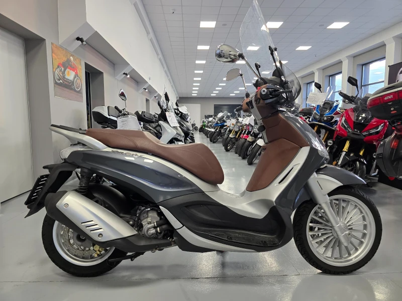 Piaggio Beverly 300ie, ABS-ASR, 2018г., снимка 2 - Мотоциклети и мототехника - 50615807