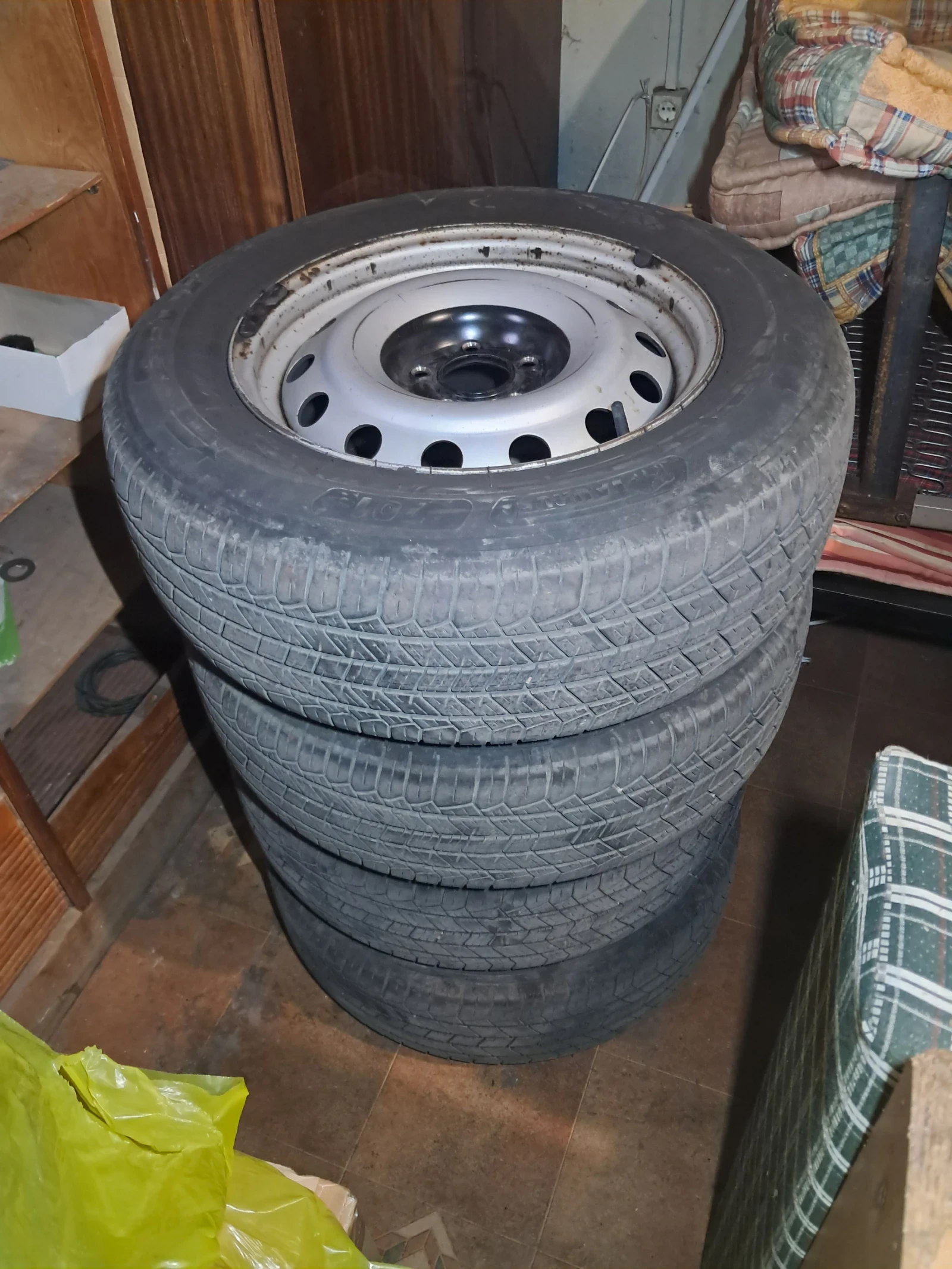 Гуми с джанти Други 215/65R16, снимка 2 - Гуми и джанти - 54902545
