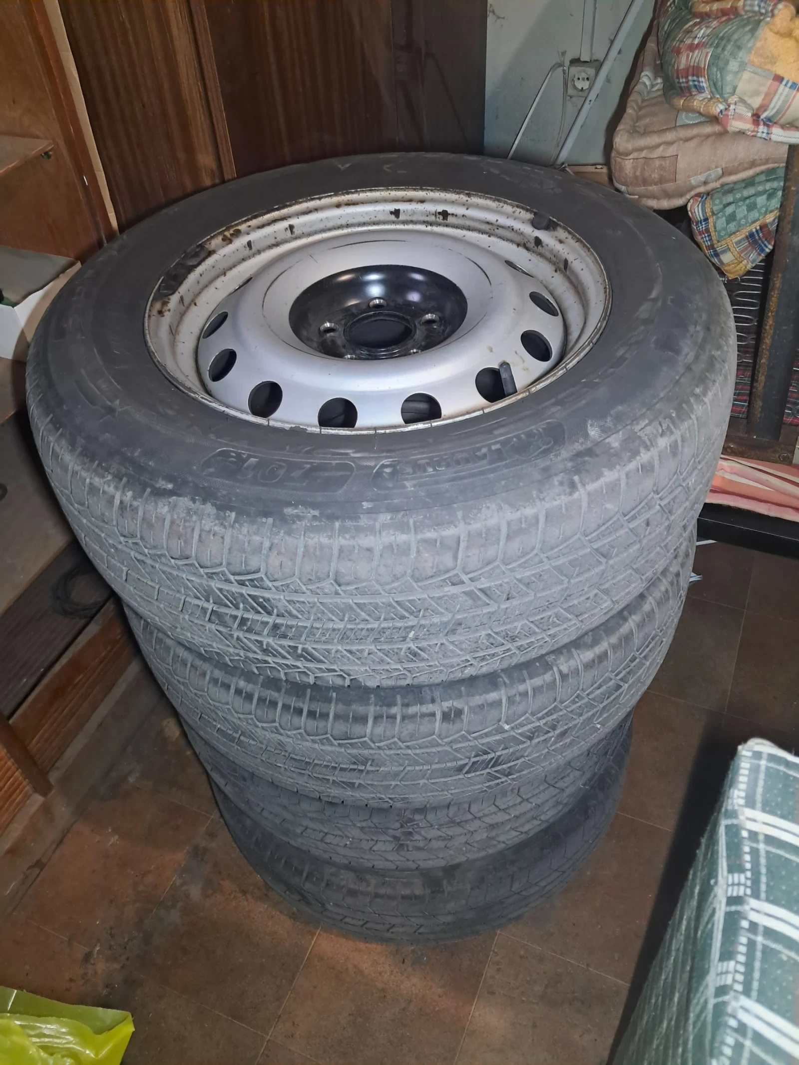 Гуми с джанти Други 215/65R16, снимка 4 - Гуми и джанти - 54902545