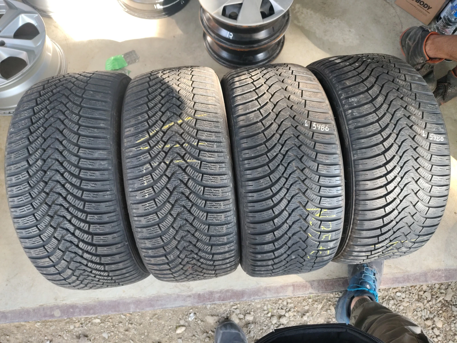 Гуми Зимни 245/45R17