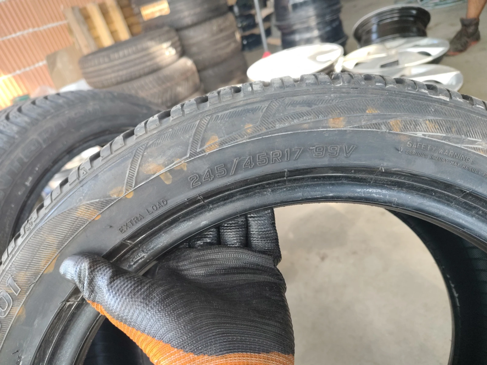 Гуми Зимни 245/45R17, снимка 7 - Гуми и джанти - 55844367