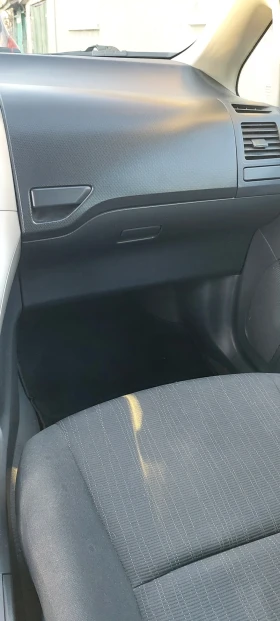 Toyota Auris, снимка 7