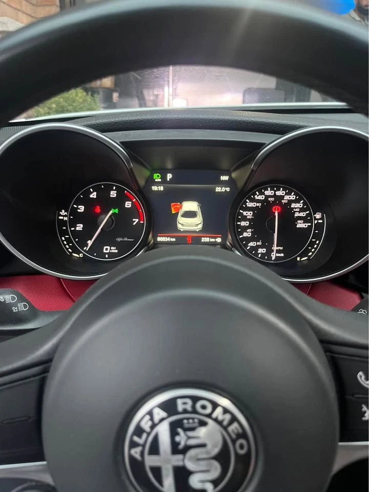 Alfa Romeo Giulia Ti Q4, КРАЙНА ЦЕНА ДО БЪЛГАРИЯ, снимка 4 - Автомобили и джипове - 56227001