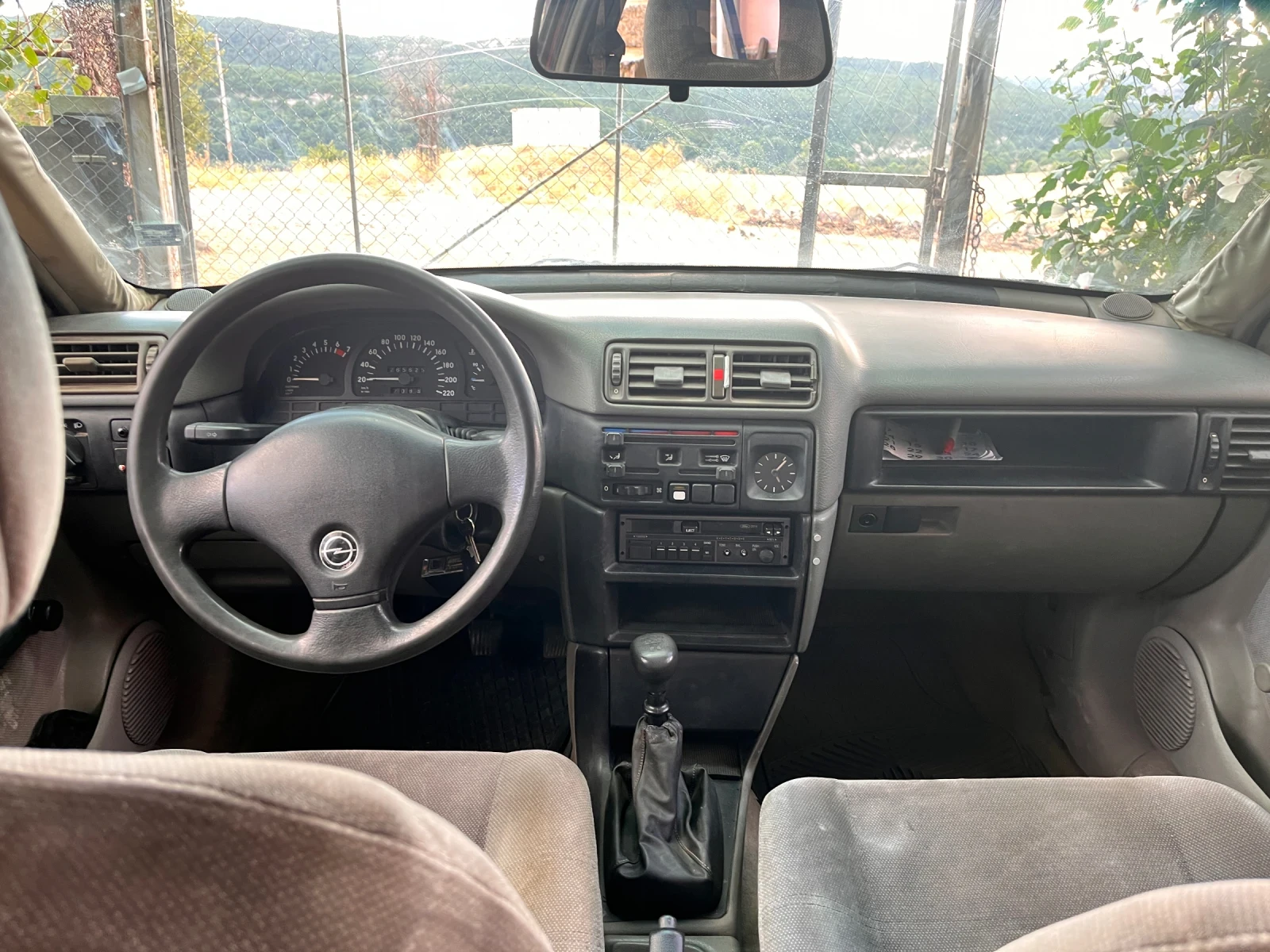 Opel Vectra 1.6 - изображение 8