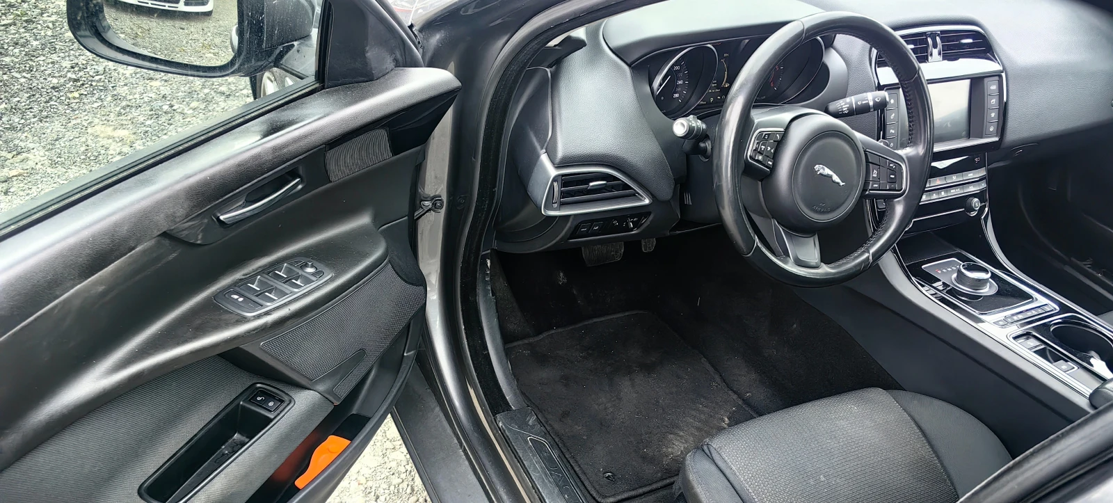 Jaguar XE 2.0 d automat  - изображение 10