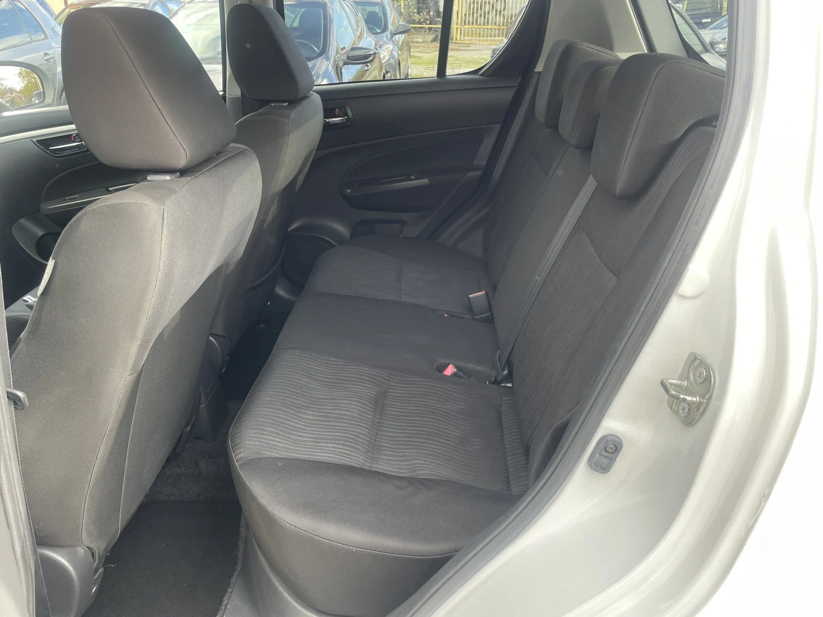 Suzuki Swift 1.3DDIS-ЛИЗИНГ | Mobile.bg — изображение 11