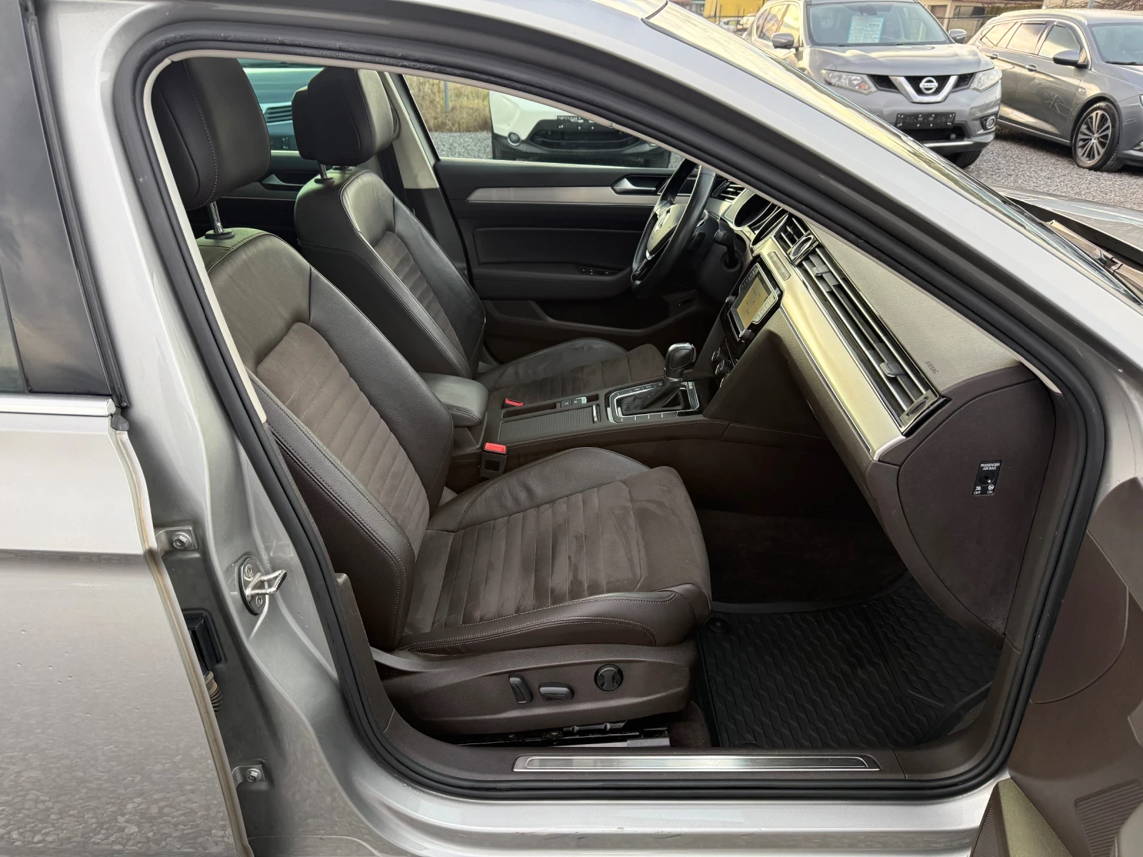 VW Passat Highline 2.0TSI (220 ��)DSG-6/360* /Full Led/����� | Mobile.bg � ����������� 12