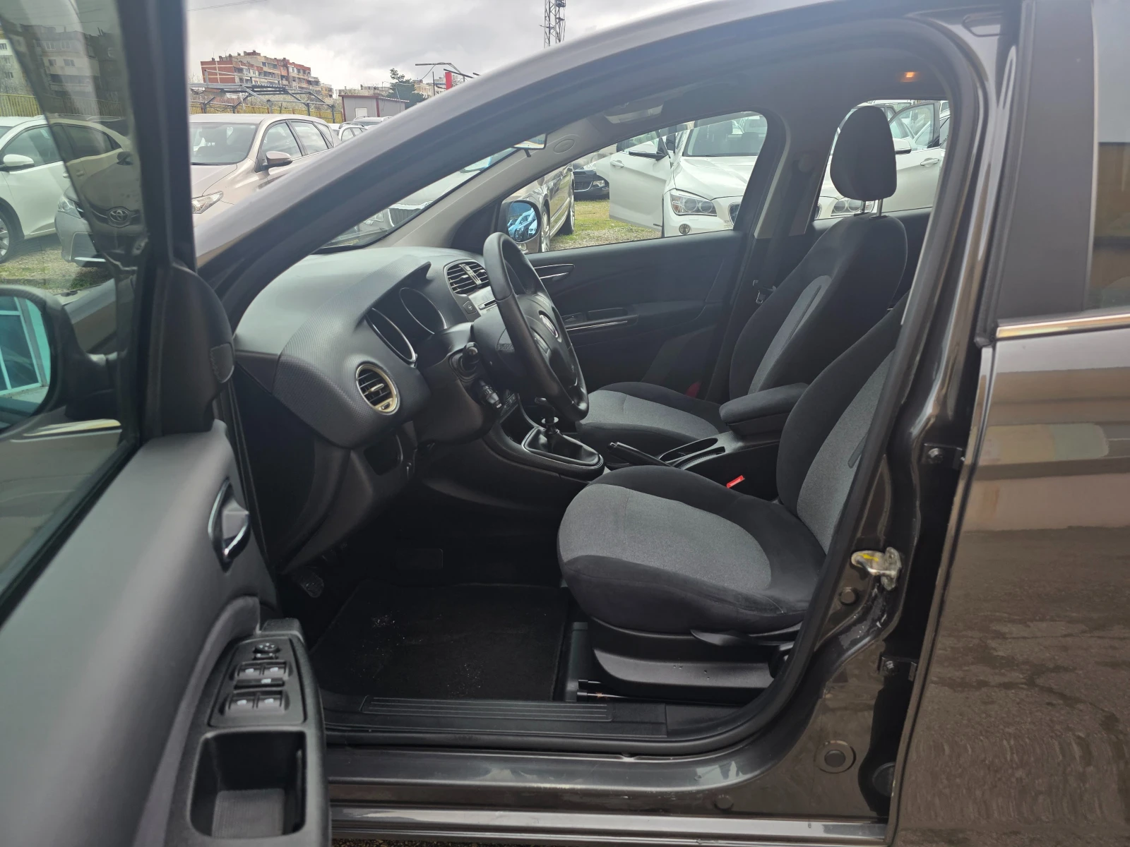 Fiat Bravo 1.4I KLIMA ITALY, снимка 10 - Автомобили и джипове - 54115299