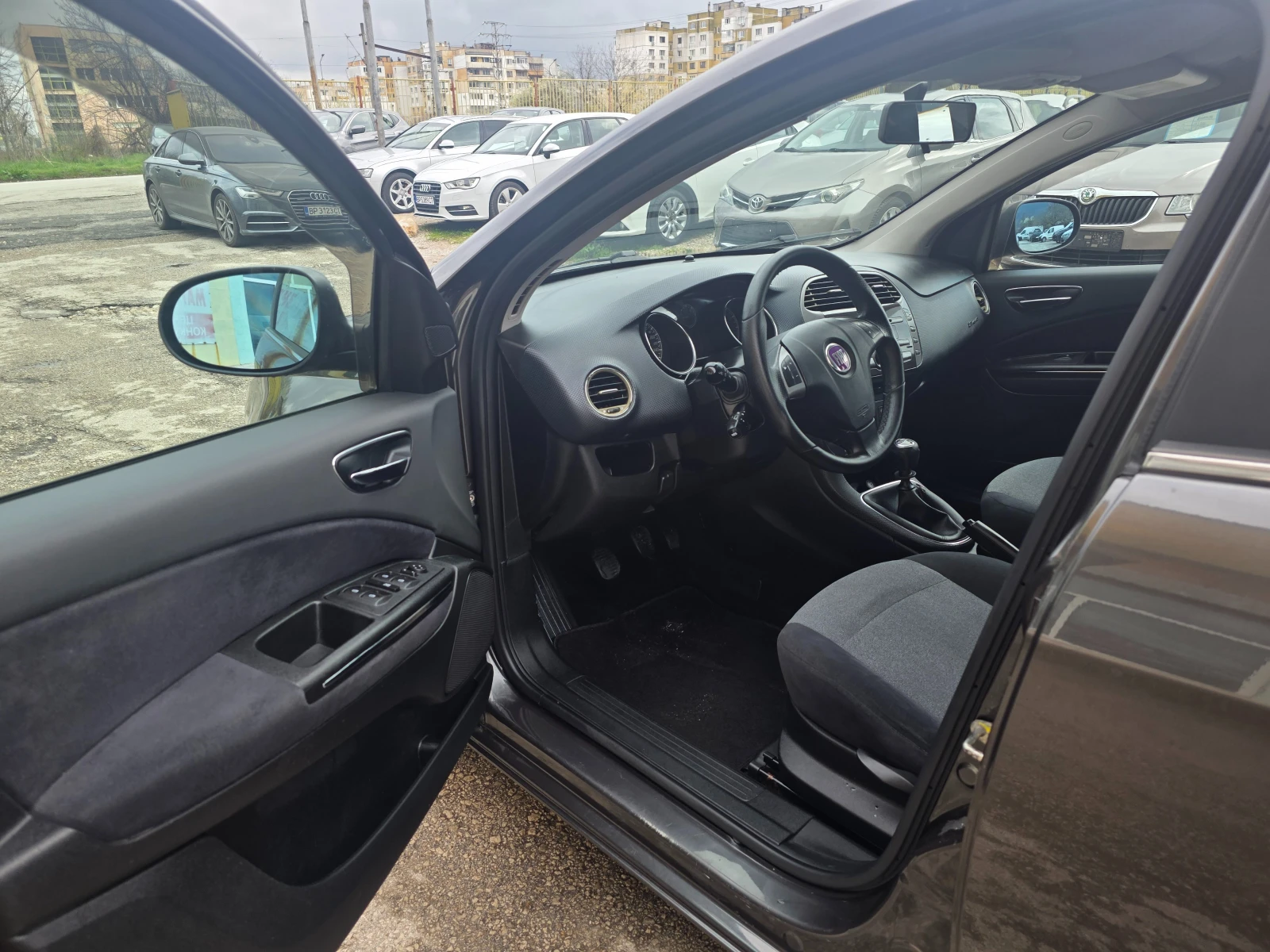 Fiat Bravo 1.4I KLIMA ITALY, снимка 9 - Автомобили и джипове - 54115299