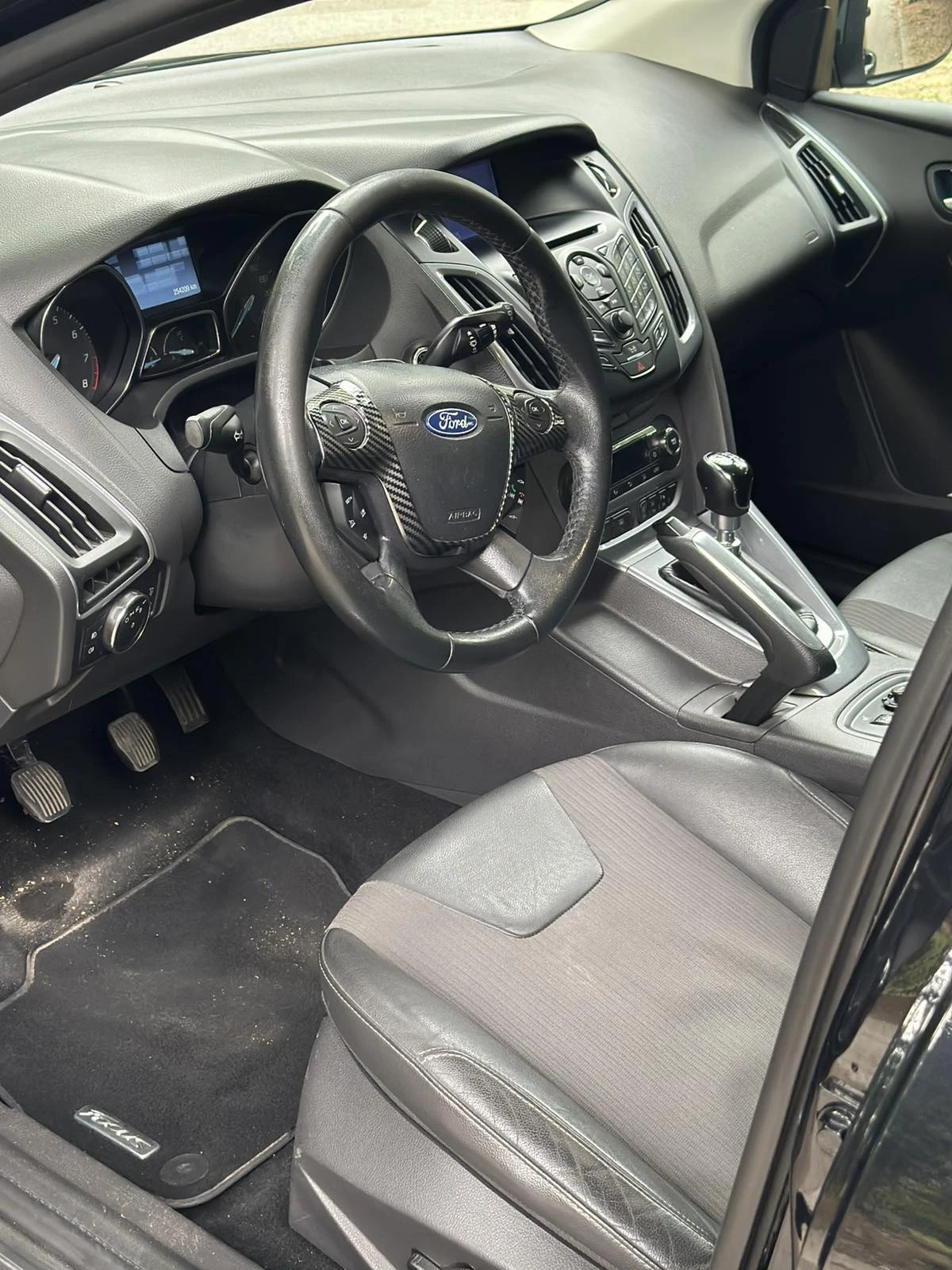 Ford Focus 1.6 182 kc , снимка 4 - Автомобили и джипове - 54683863