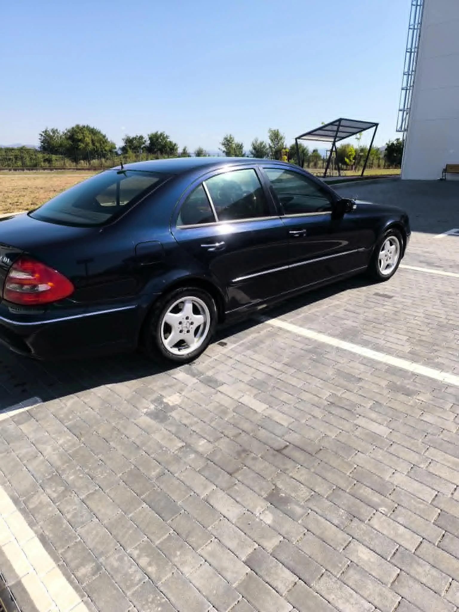 Mercedes-Benz E 320, снимка 3 - Автомобили и джипове - 55502772