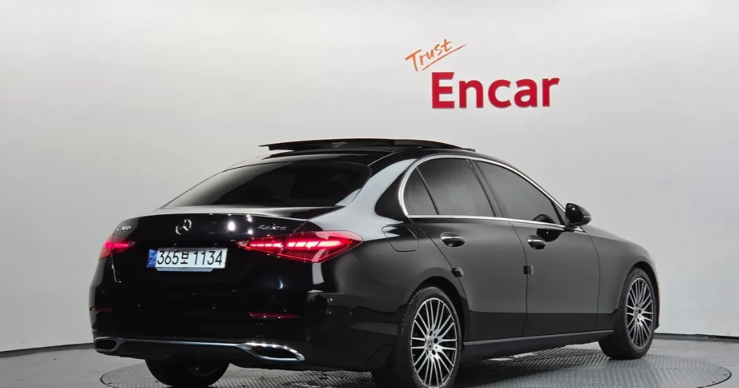 Mercedes-Benz C 300 * Avantgarde* Масаж* Обдух* Pano* HUD* 360* , снимка 2 - Автомобили и джипове - 55626740