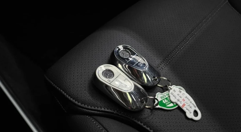 Mercedes-Benz C 300 * Avantgarde* Масаж* Обдух* Pano* HUD* 360* , снимка 13 - Автомобили и джипове - 55626740