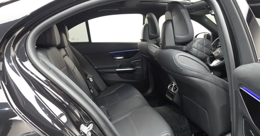 Mercedes-Benz C 300 * Avantgarde* Масаж* Обдух* Pano* HUD* 360* , снимка 11 - Автомобили и джипове - 55626740
