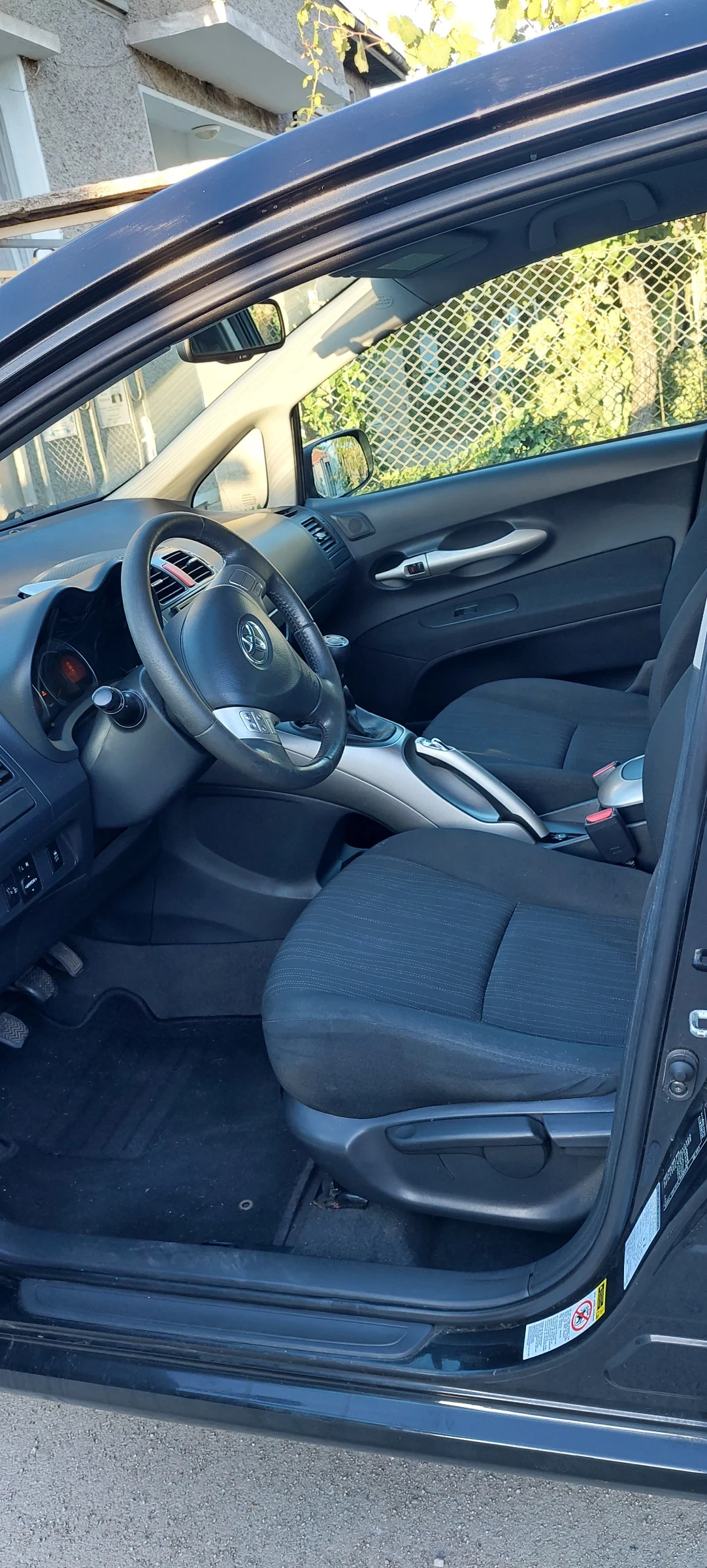 Toyota Auris, снимка 4 - Автомобили и джипове - 56060718