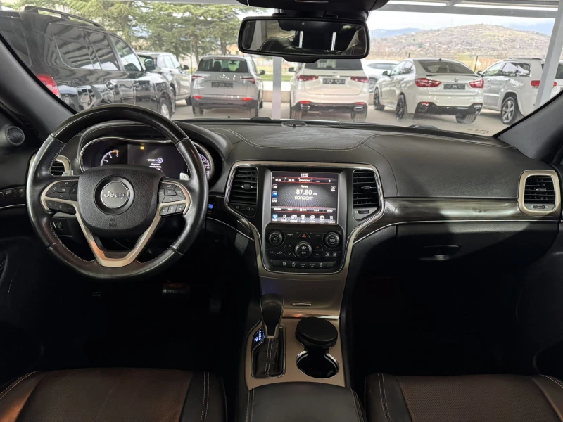 Jeep Grand cherokee 3.0* 250ps* 4x4* 136хл.км* Overland* Distr* Pano* , снимка 11 - Автомобили и джипове - 52571379