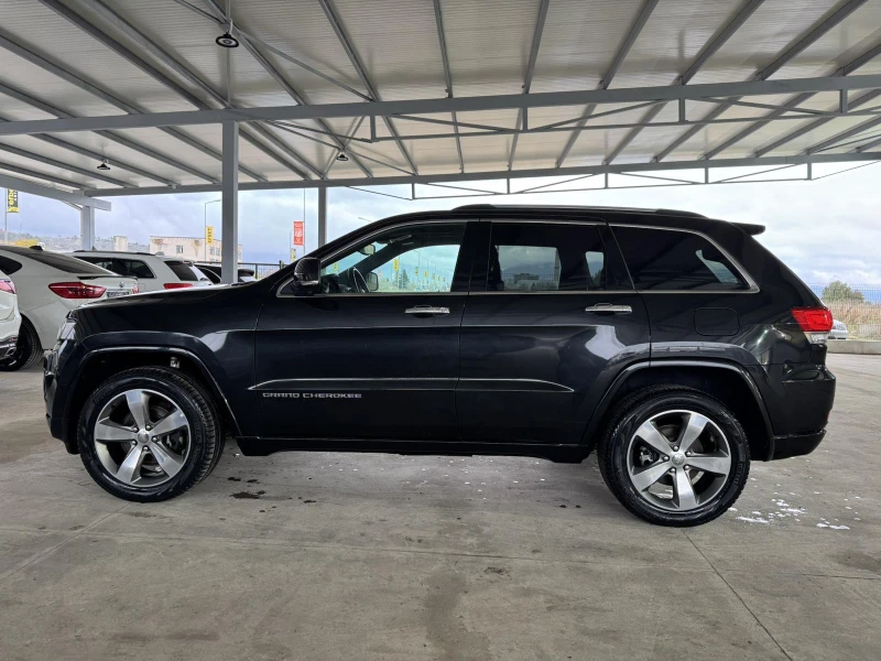 Jeep Grand cherokee 3.0* 250ps* 4x4* 136хл.км* Overland* Distr* Pano* , снимка 2 - Автомобили и джипове - 52571379
