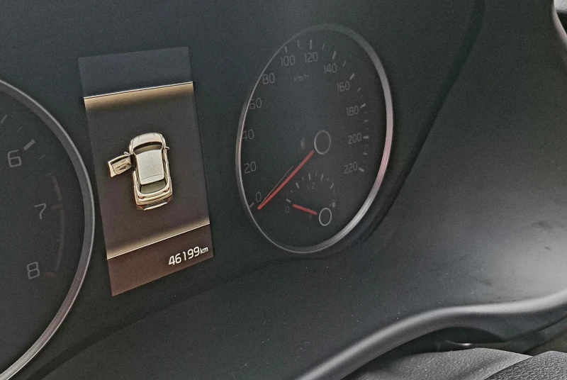 Kia Stonic, снимка 7 - Автомобили и джипове - 52895402