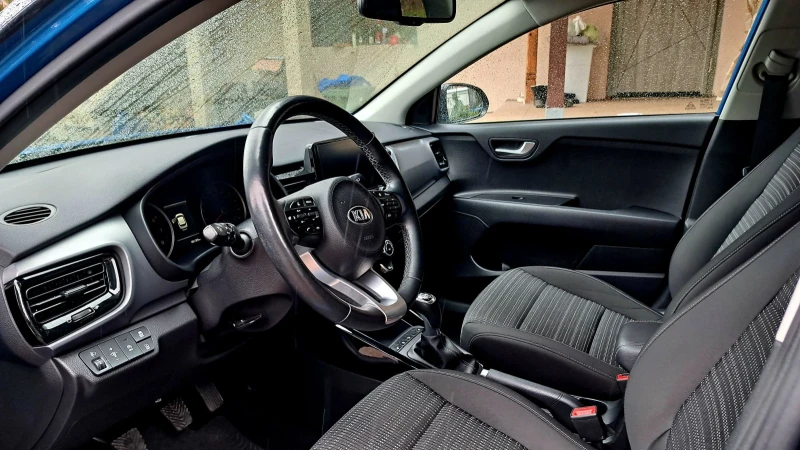 Kia Stonic, снимка 4 - Автомобили и джипове - 52895402