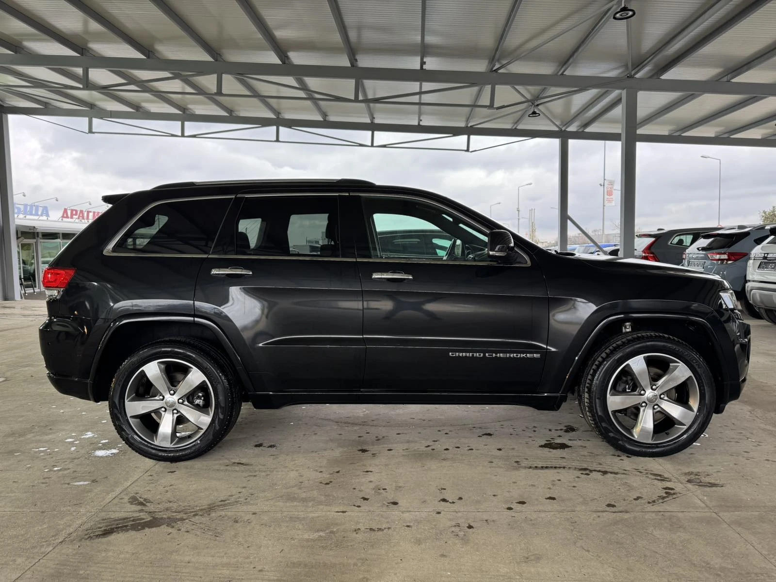 Jeep Grand cherokee 3.0* 250ps* 4x4* 136хл.км* Overland* Distr* Pano*  - изображение 6