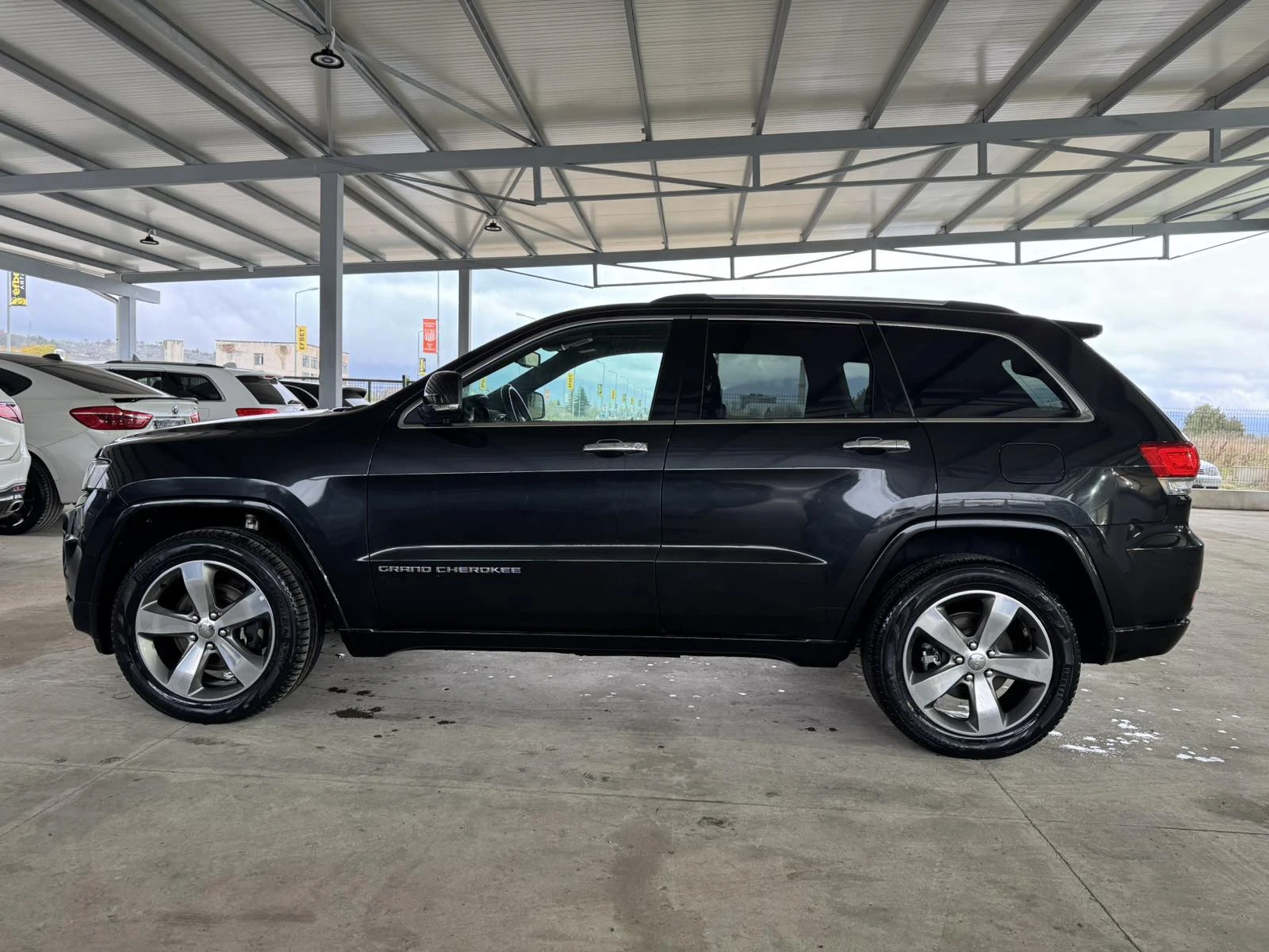 Jeep Grand cherokee 3.0* 250ps* 4x4* 136хл.км* Overland* Distr* Pano*  - изображение 2