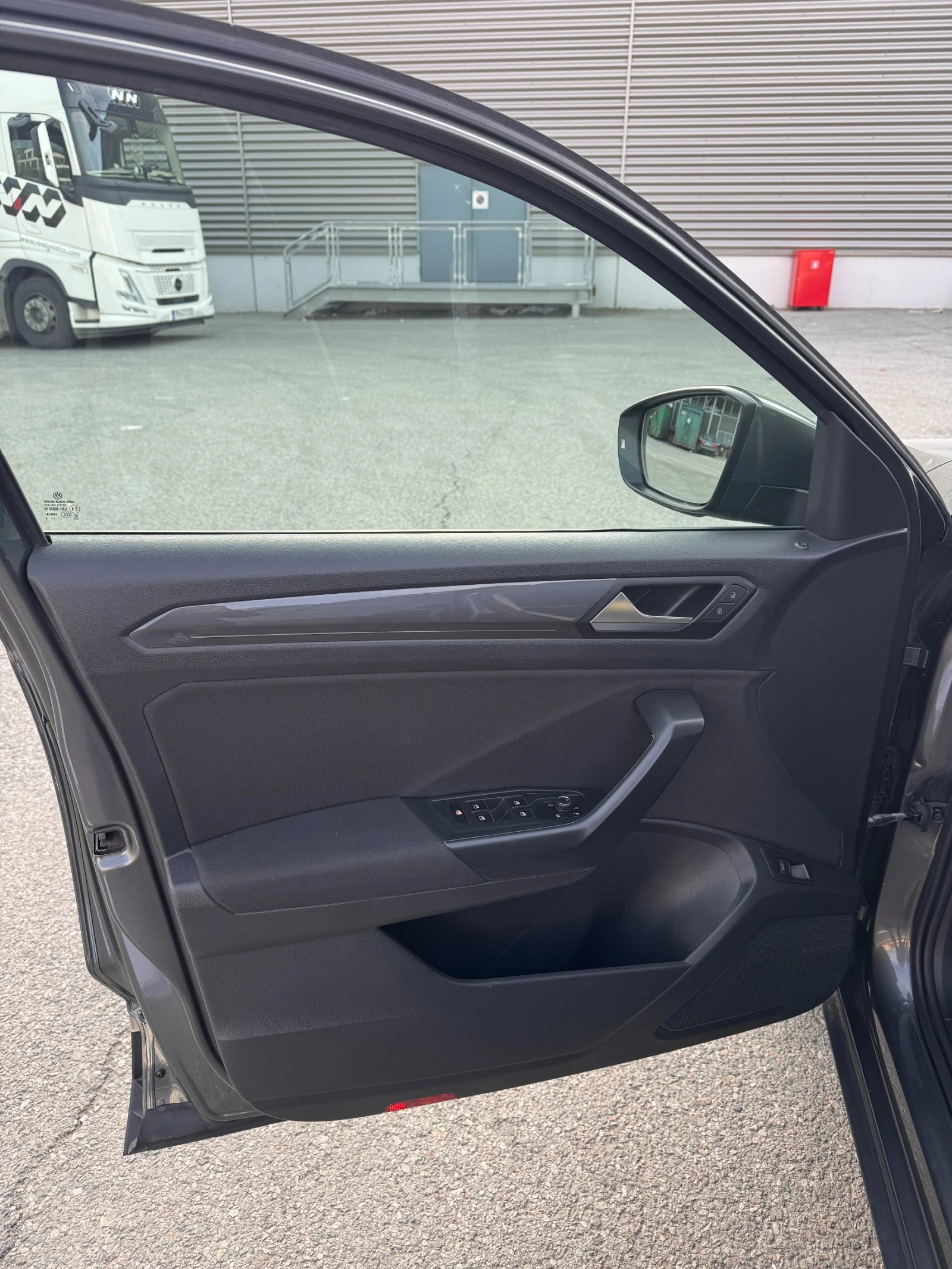 VW T-Roc 1.5 DSG 150hp Гаранция, снимка 9 - Автомобили и джипове - 54128181