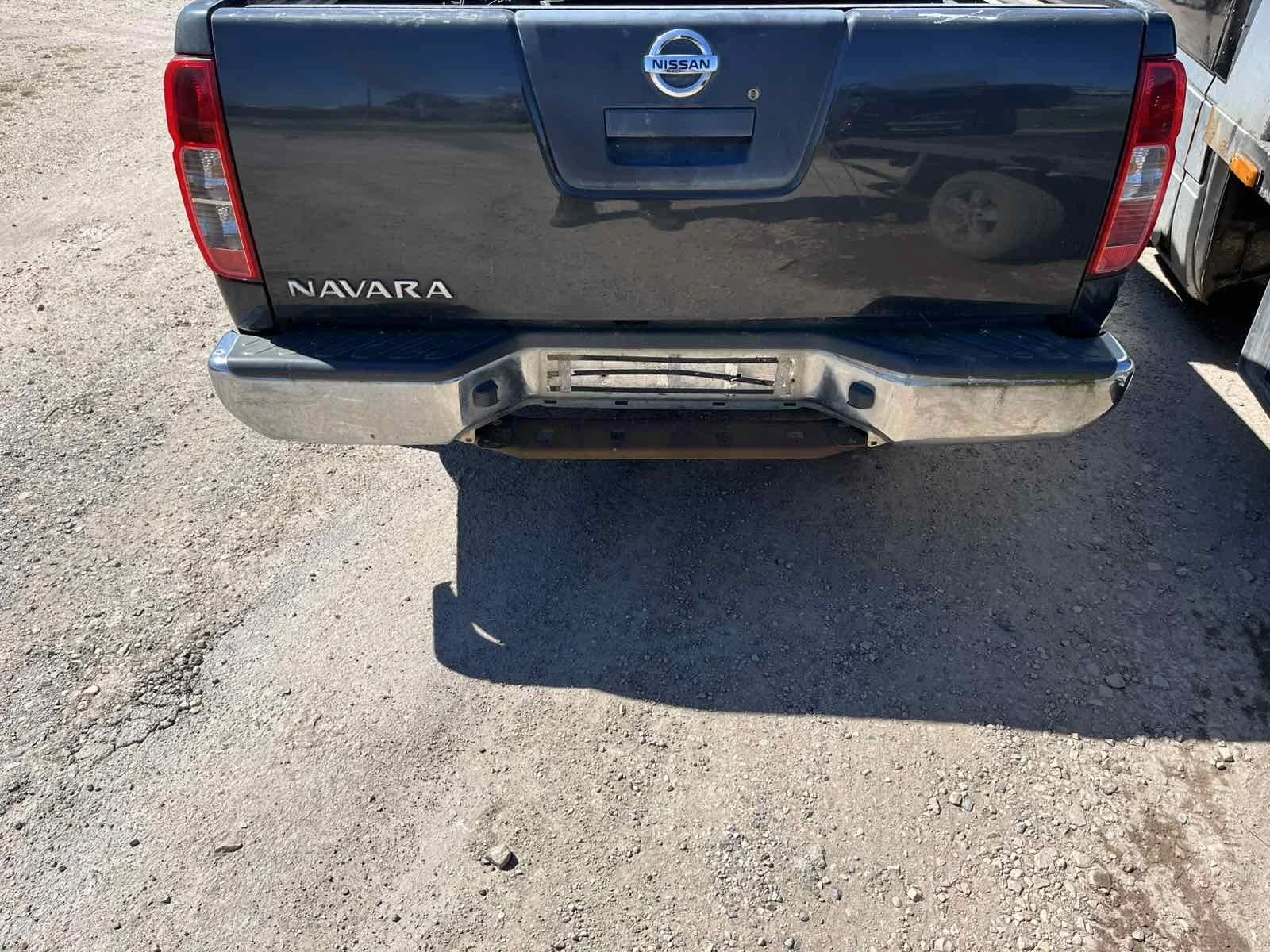 Nissan Navara 2.5 dci, снимка 2 - Автомобили и джипове - 54139368