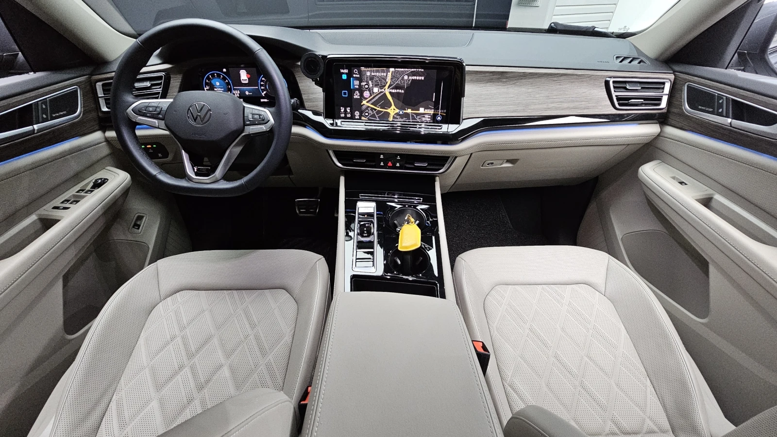 VW Atlas 2.0 TSI* HUD* ЕЛ. БАГАЖНИК* 360* МАСАЖ* КРАЙНА ЦЕН, снимка 7 - Автомобили и джипове - 55983919