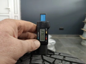 Гуми Зимни 245/40R17, снимка 4