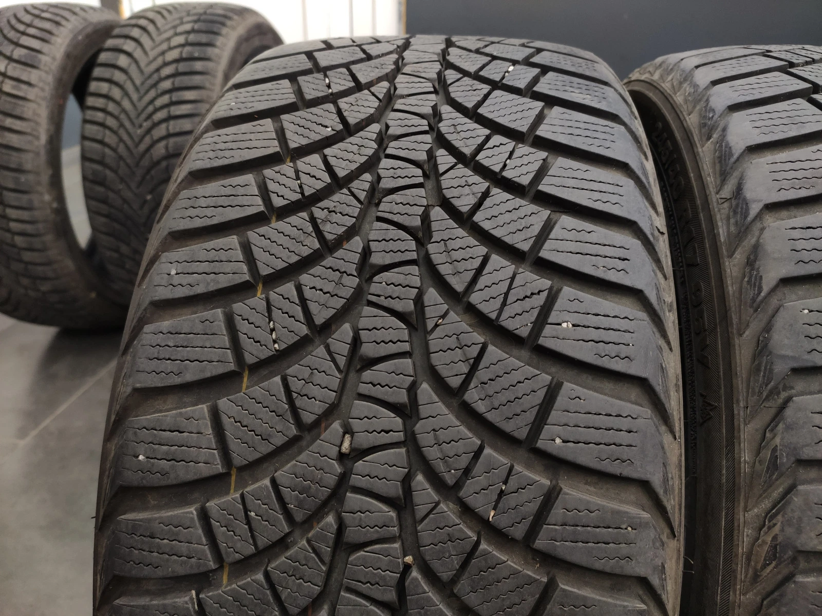  245/40R17 | Mobile.bg   2