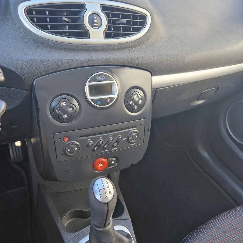 Renault Clio 1.2i, снимка 8 - Автомобили и джипове - 41796443