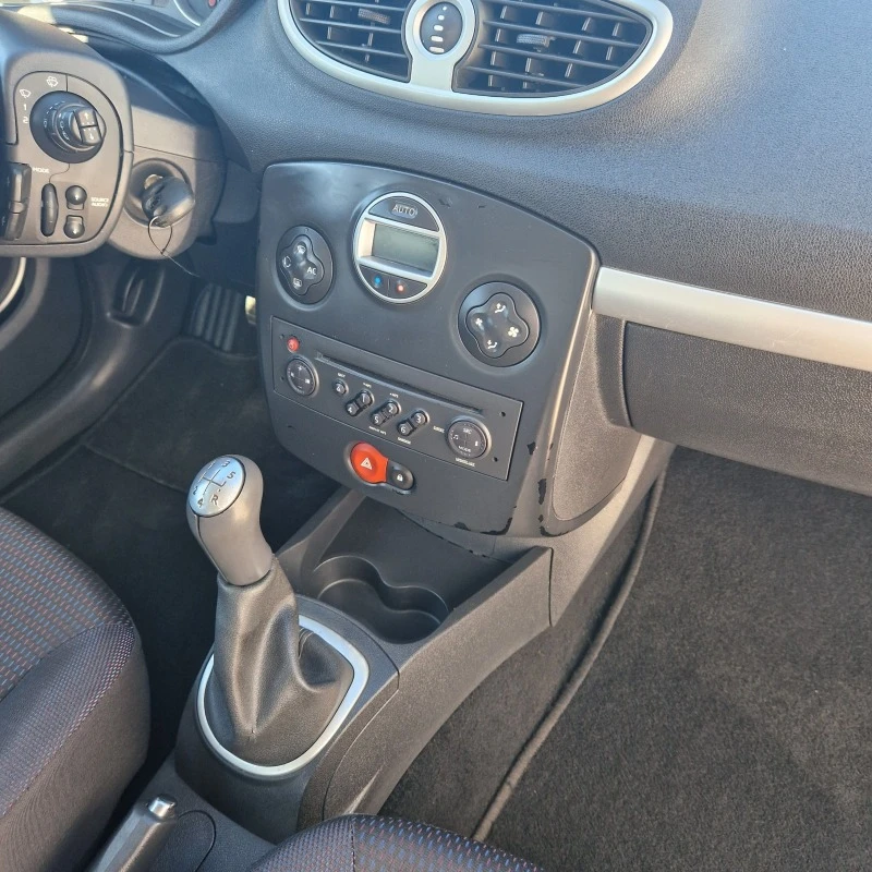 Renault Clio 1.2i, снимка 10 - Автомобили и джипове - 41796443