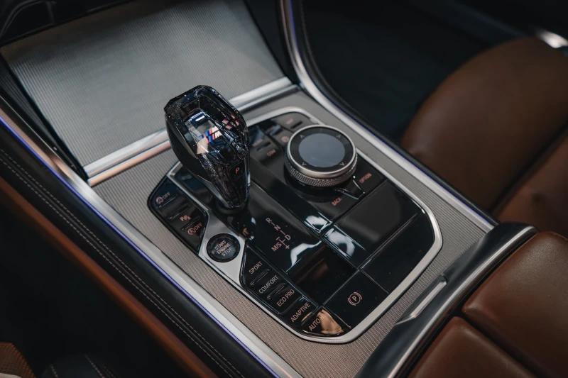 BMW 840 d xDrive * M PACKET * SWAROVSKI * HEAD UP * LED, снимка 11 - Автомобили и джипове - 50506754