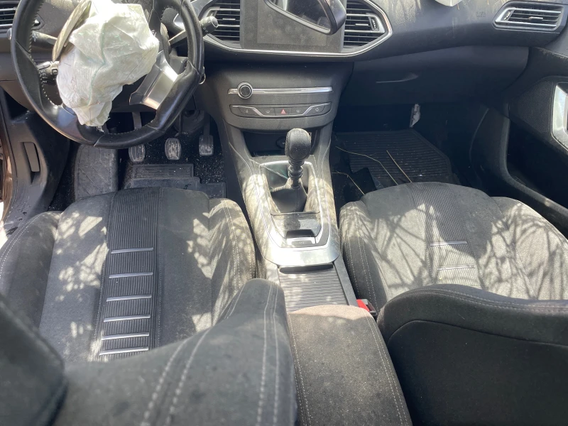 Peugeot 308 1.6 Blue HDI, снимка 8 - Автомобили и джипове - 51320146