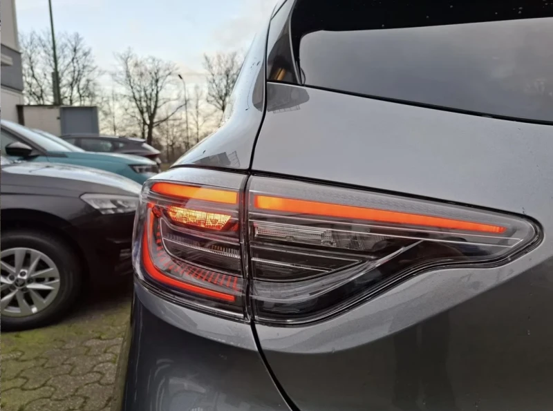 Renault Clio E-TECH HYBRID / АВТОМАТИК / 5000 км, снимка 16 - Автомобили и джипове - 52940101