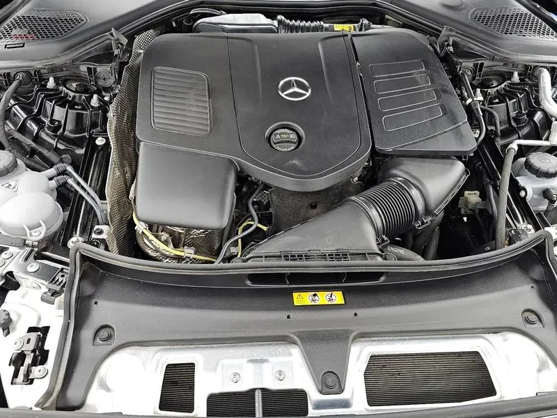 Mercedes-Benz E 200, снимка 6 - Автомобили и джипове - 54822837