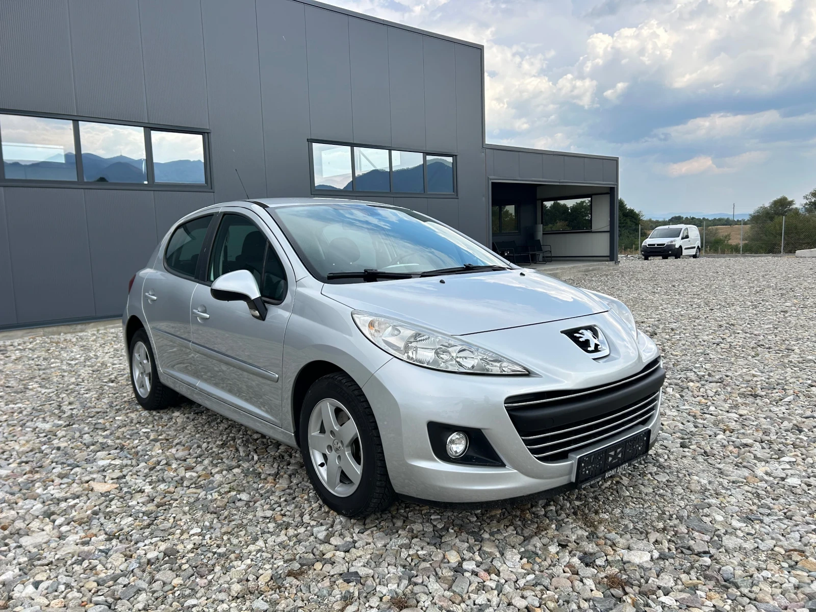 Peugeot 207 1.4i FACELIFT - изображение 8