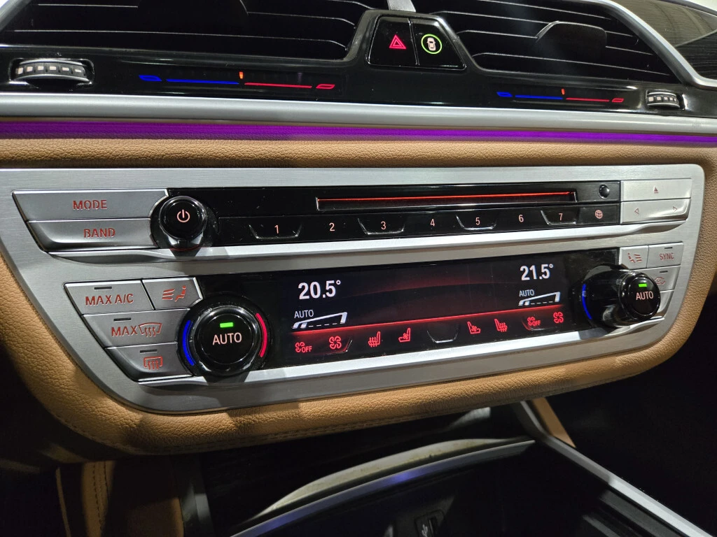 BMW 750 I PANO| HUD| 360| ОБДУХВАНЕ| АМБИЕНТ| CARFAX, снимка 11 - Автомобили и джипове - 53952445