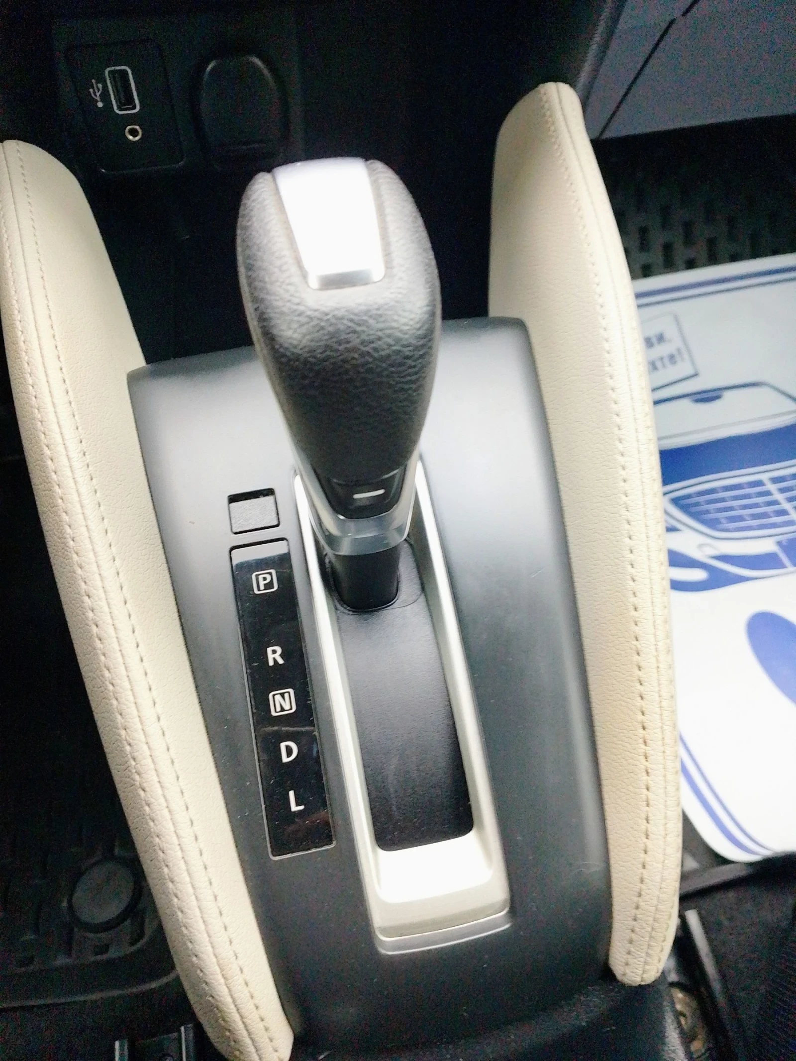 Nissan Micra 1.0 IGT Automatic , снимка 7 - Автомобили и джипове - 54042353