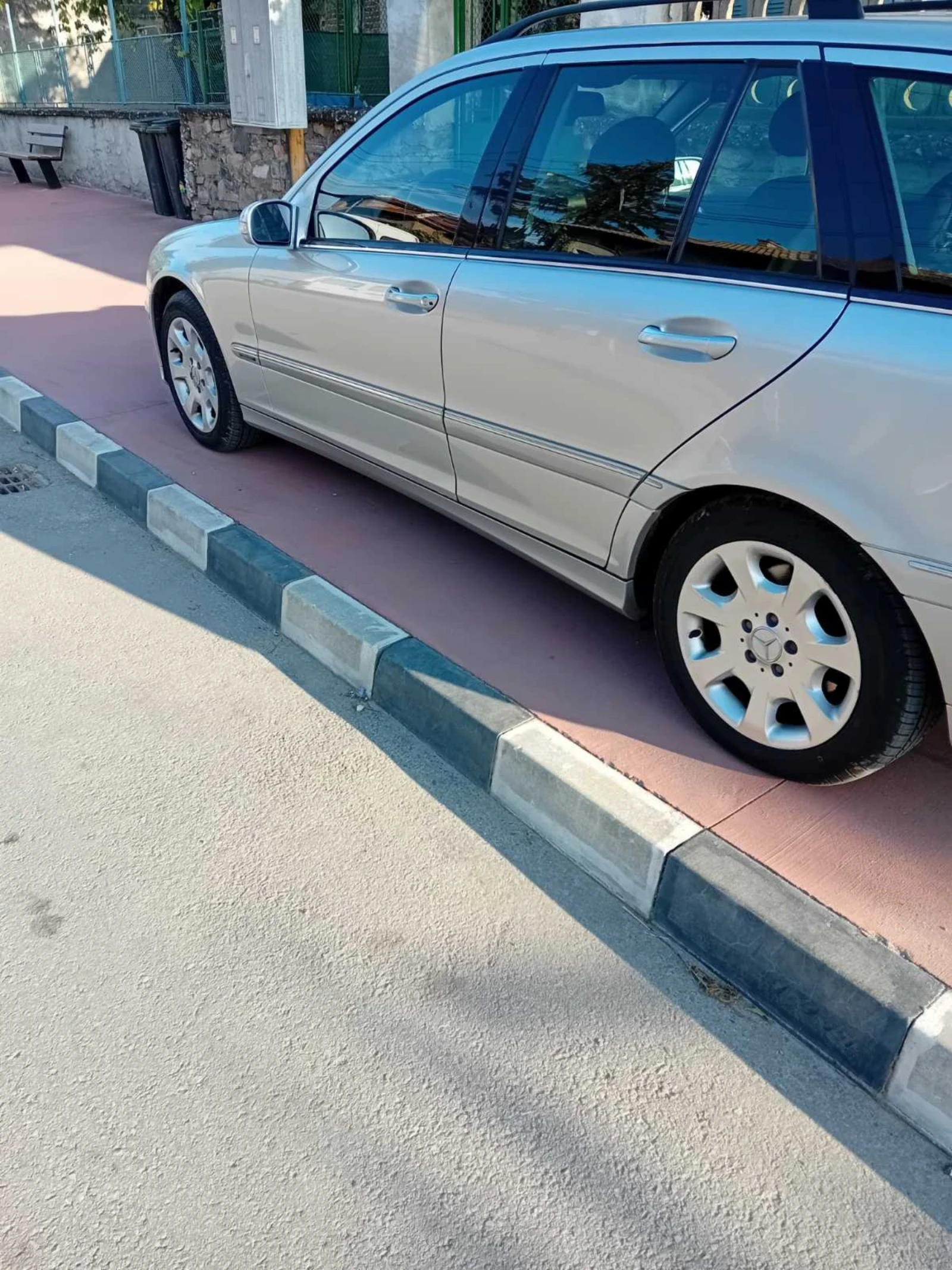 Mercedes-Benz C 220 Фейслифт, снимка 2 - Автомобили и джипове - 54239608