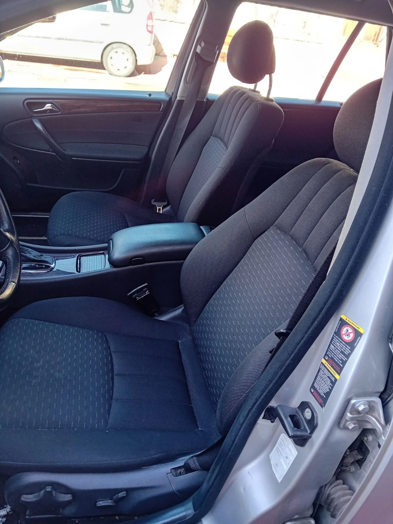 Mercedes-Benz C 220 Фейслифт, снимка 8 - Автомобили и джипове - 54239608