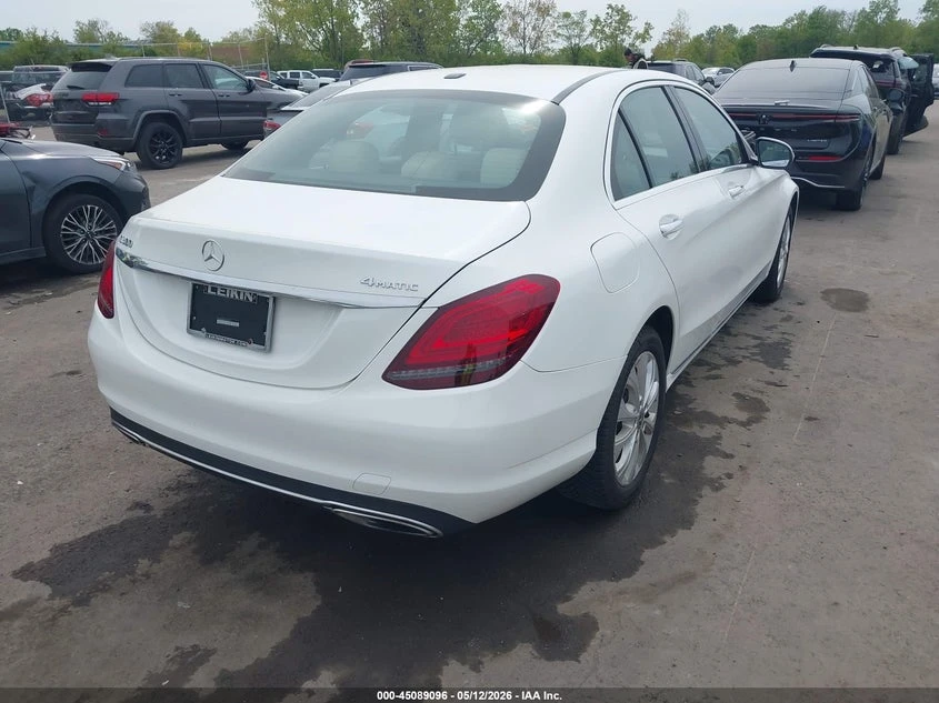 Mercedes-Benz C 300 2.0l 4Matic, снимка 4 - Автомобили и джипове - 54618747